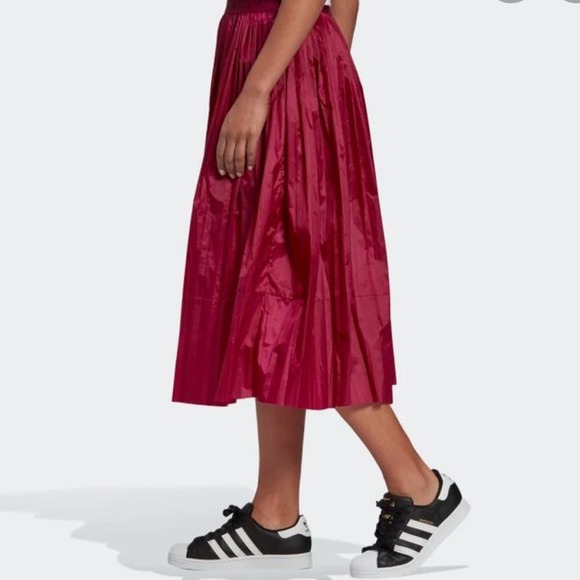 0229 NEW adidas Pleated Burgundy Midi Skirt - Picture 2 of 10